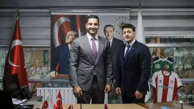 Mesut Özil, Taha Akgül'ü Makamında Ziyaret Etti