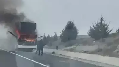 Polatlı'da Seyir Halindeki Otobüs Alevler İçinde Kaldı: Yol Trafiğe Kapatıldı
