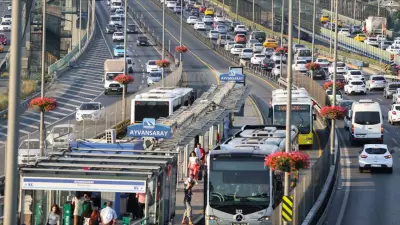 İstanbul'da Yılbaşı Gecesi Toplu Taşıma Saatleri: 10 Metro Hattı 24 Saat Çalışacak