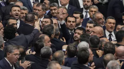 TBMM'de Yumruklu Kavga: 2026 Bütçesi Arbede ile Kesintiye Uğradı