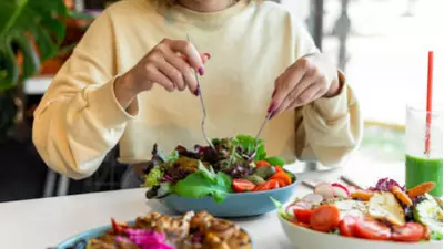 Tek Öğün Beslenme (OMAD) Nedir? Faydaları ve Riskleri