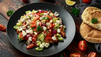 Türk Sofralarının Lezzet Sırları: 10 Geleneksel Salata Tarifi