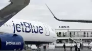 JetBlue Uçağı ABD Savaş Uçağı ile Havada Kıl Payı Çarpışmaktan Kurtuldu