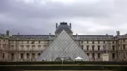 Louvre Müzesi'nde Su Sızıntısı: 400 Nadir Kitap Hasar Gördü