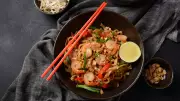 Pad Thai Tarifi: Evde Tayland Sokak Lezzeti Nasıl Yapılır?