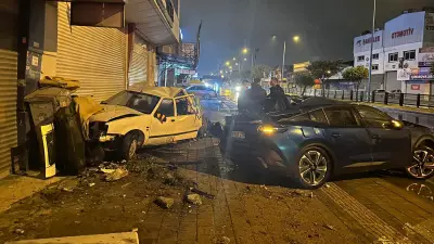 Adana'da Yağmurda Kontrolünü Kaybeden Otomobil 4 Araca Çarptı