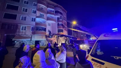 Bilecik'te İş Yeri Yangını: 5 Kişi Dumandan Etkilendi, Mahsur Kalanlar Kurtarıldı