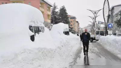 Bitlis'te Kar Felaketi: Araçlar Kara Gömüldü, Yaşam Durma Noktasında
