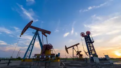 Brent Petrol 63 Dolar Seviyesinde, Fed ve ABD Hamleleri Fiyatları Yükseltiyor