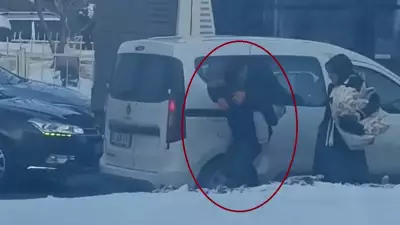 Diyarbakır'da Kar Yağışı: Vatandaş Hastasını Sırtında Taşıdı