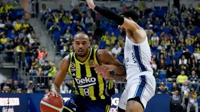 EuroLeague'de İlk Yarı: Fenerbahçe Yükselişte, Anadolu Efes Krize Gömüldü