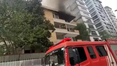 Kadıköy'de Metruk Binada Çıkan Yangın: Evsiz Kişi Camdan Atladı