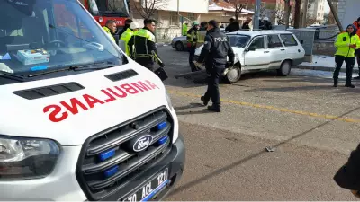 Karaman'da Feci Trafik Kazası: Güvenlik Kamerasına Yansıyan Anlarda Kadın Hayatını Kaybetti
