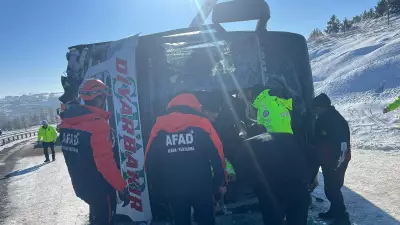 Kars'ta Otobüs Devrildi: 17 Yolcu Yaralandı