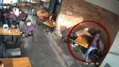 Samsun'da Pastanede Bıçaklı Kavga: 2 Genç Yaralandı, 1 Kişi Gözaltında