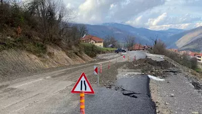 Sinop Türkeli'de Kar Erimesi Heyelanı: Yol Trafiğe Açıldı
