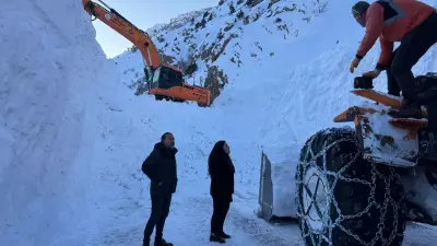 Van-Çatak Karayolu'nda Çığ: Kar Kalınlığı 5 Metreyi Aştı