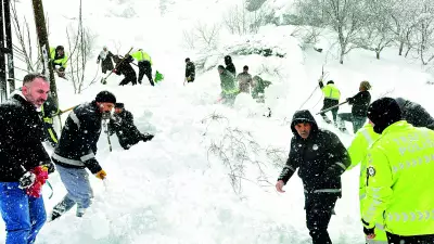 Van'da Çığ Faciası: Gülnaz Bitik Hayatını Kaybetti, 20 Ev Tahliye Edildi