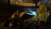 Arnavutköy'de Otomobil Elektrik Direğine Çarptı: 5 Kişi Yaralandı