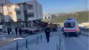 İstanbul'da TIR Dehşeti: Yokuştan Kayarak Binaya Çarptı, 2 Yaralı