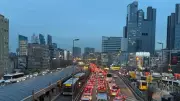 İstanbul'da Trafik Yoğunluğu Yüzde 85'e Ulaştı: Avrupa ve Anadolu Yakası'nda Ulaşım Aksamaları