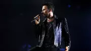 Tarkan Konserde Eşi ve Kızına Olan Özlemini Duygusal Sözlerle Dile Getirdi