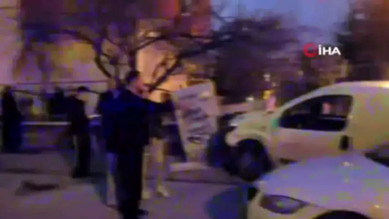 Ankara Mamak'ta İki Araç Kafa Kafaya Çarpıştı: Bir Kişi Yaralandı