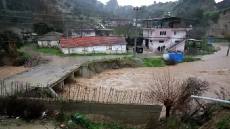 Aydın'da Dere Taşkını: 9 Ev Boşaltıldı, Yetkililer Alarma Geçti