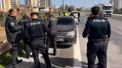 Adana'da Otomobilde Av Tüfeğiyle Vurulmuş Erkek Cesedi Bulundu