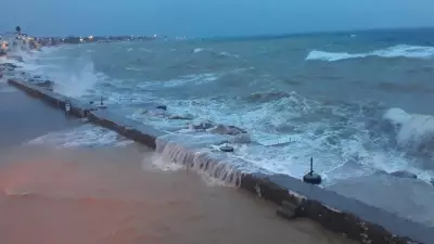 Çanakkale'de Kuvvetli Fırtına Hayatı Felç Etti: Evler Sular Altında Kaldı