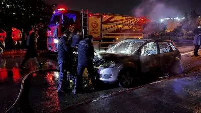 Antalya'da İki Aracı Benzin Dökerek Yakan Şüpheli Polis Tarafından Yakalandı