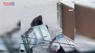 Boşanma Sürecindeki Eşinin Sevgilisine Sokakta Bıçaklı Saldırı: Dehşet Anları Kamerada