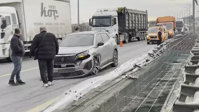Büyükçekmece'de Hafriyat Kamyonu Devrildi: Kazada Yaralanan Olmadı