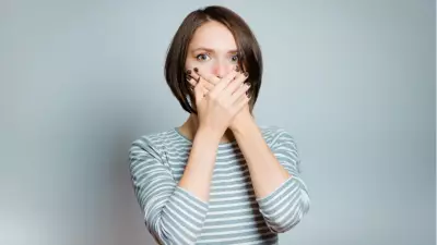 Dil Rengi Sağlık Habercisi: Beyaz, Sarı, Mor Renkler Hangi Hastalıkları Gösterir?