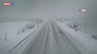 Erzincan'da Tipi ve Kar Yağışı Ulaşımı Felç Etti: Sivas ve Erzurum Yollarında Trafik Durdu