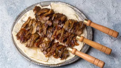 Evde Cağ Kebabı Yapımı: Doğal ve Lezzetli Tarifin Püf Noktaları