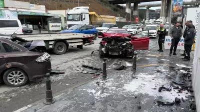 Hamidiye'de Zincirleme Trafik Kazası: İki Yaralı Hastaneye Kaldırıldı