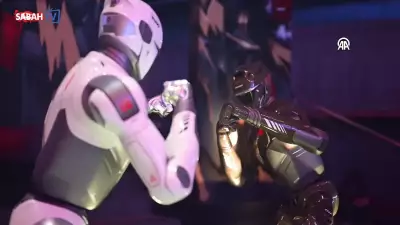 Çin'de Geliştirilen İnsansı Robotlar Kung Fu Şovuyla Büyüledi