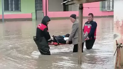 Kadirli'de Sağanak Felaketi: Evler Sular Altında, Hastalar Kurtarıldı