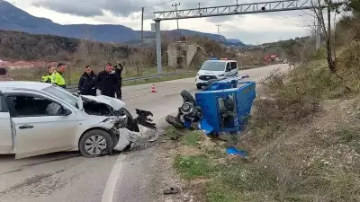Kastamonu Cide'de Otomobil ile Tarım Aracı Çarpıştı: 3 Yaralı