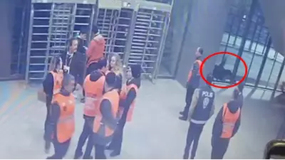 Kocaelispor-Beşiktaş Maçında Feci Kaza: Taraftarın Tribünden Düşüş Anları Kameralara Yansıdı