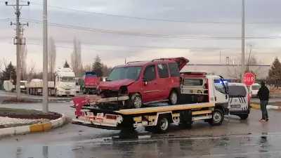 Konya Ereğli'de Tır ile Hafif Ticari Araç Çarpıştı: 1 Yaralı