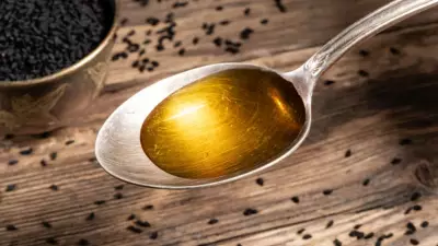 Pürüzsüz Cilt İçin Çörek Otu Yağı: Bilimsel Araştırmalar Etkisini Doğruluyor