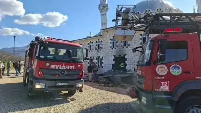 Sakarya Akyazı'da Yeni Açılan Cami Yangını Kontrol Altına Alındı