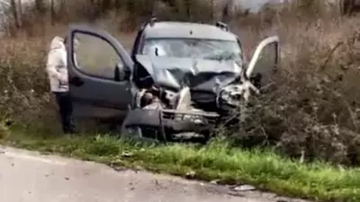 Sakarya'da Korkunç Kaza: Hafif Ticari Araç ile Minibüs Kafa Kafaya Çarpıştı, 1 Ölü