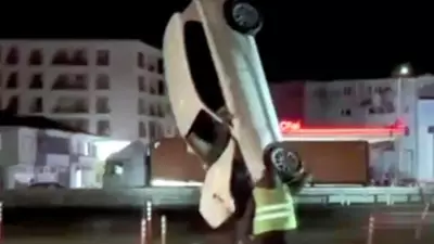 Silivri'de Direksiyon Hakimiyetini Kaybeden Sürücü Aracıyla Dereye Uçtu