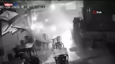 Üsküdar'da Kontrolden Çıkan Otomobil İş Yerine Daldı: Güvenlik Kamerası Görüntüleri Ortaya Çıktı