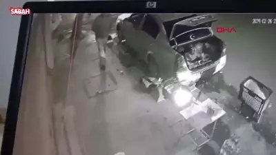 Sultangazi'de Kaldırıma Silahlı Saldırı: Seyyar Satıcının Soğukkanlılığı Kameralara Yansıdı