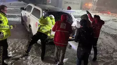 Tokat'ta Kar Fırtınası: Çamlıbel'de Mahsur Kalan Sürücülere Kızılay ve AFAD'dan Yardım