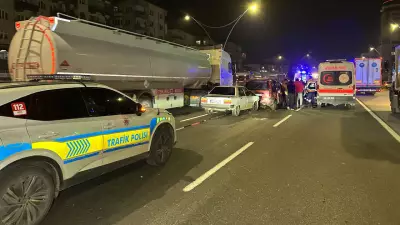 Uşak'ta Zincirleme Trafik Kazası: 6 Kişi Yaralandı, Hastaneye Kaldırıldı